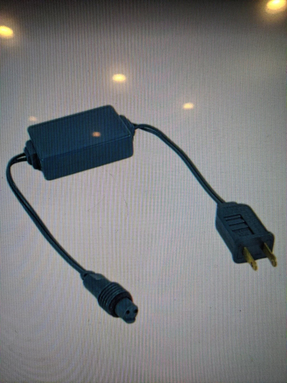 36-inch rectified coaxial power cord with alternate connector for compatible mini-light strings.